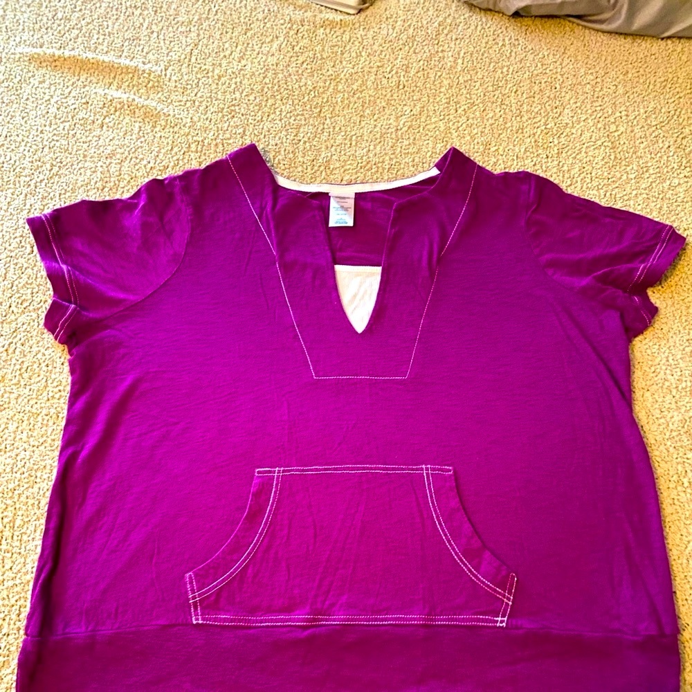 Purple top v neck white underlay short sleeve top 3x